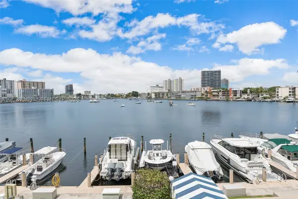 126 Golden Isles Dr #34A, Hallandale Beach, FL 33009
