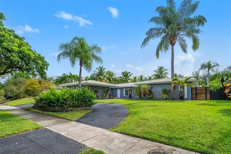 19885 NE 22nd Ave, Miami, FL 33180 - #2