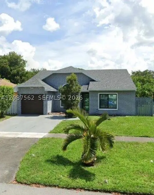 1271 SW 85th Ave, Pembroke Pines, FL 33025