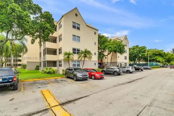 8255 Lake Dr #304, Doral, FL 33166
