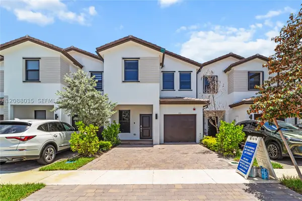 221 SW 159th Way, Pembroke Pines, FL 33027