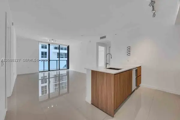 201 SW 17th Rd #302, Miami, FL 33129
