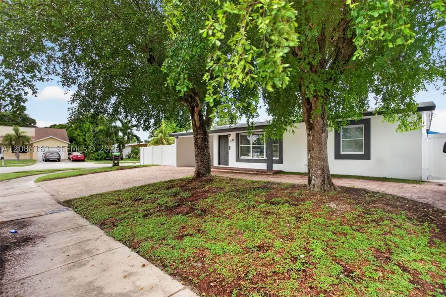 241 NE 45th St, Deerfield Beach, FL 33064 - #2