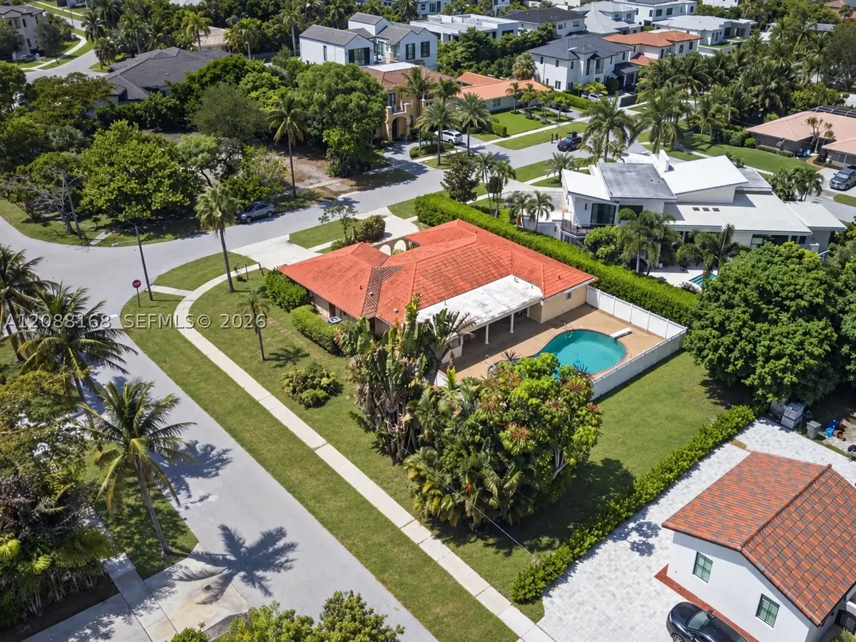 820 NE 4th Ave, Boca Raton, FL 33432 - #1