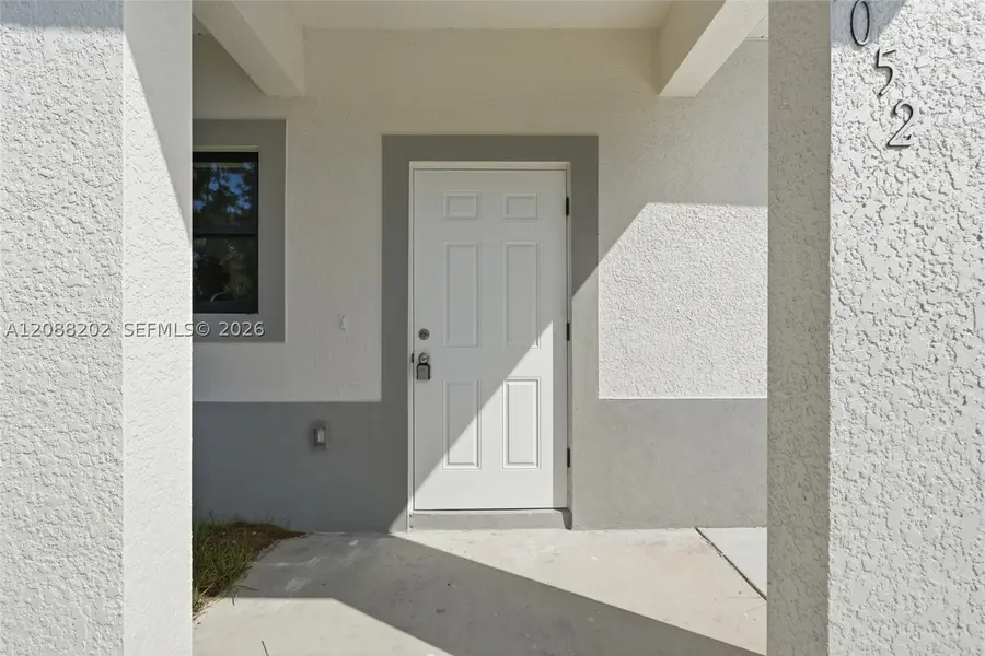 156 Carousel Ave, Labelle, FL 33935 - #2