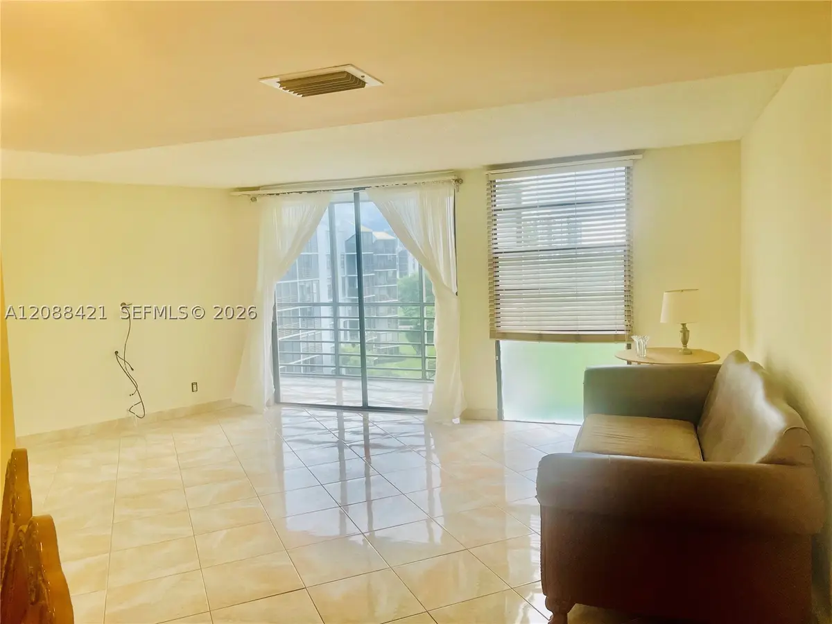 20400 W Country Club Dr #711, Aventura, FL 33180 - #1