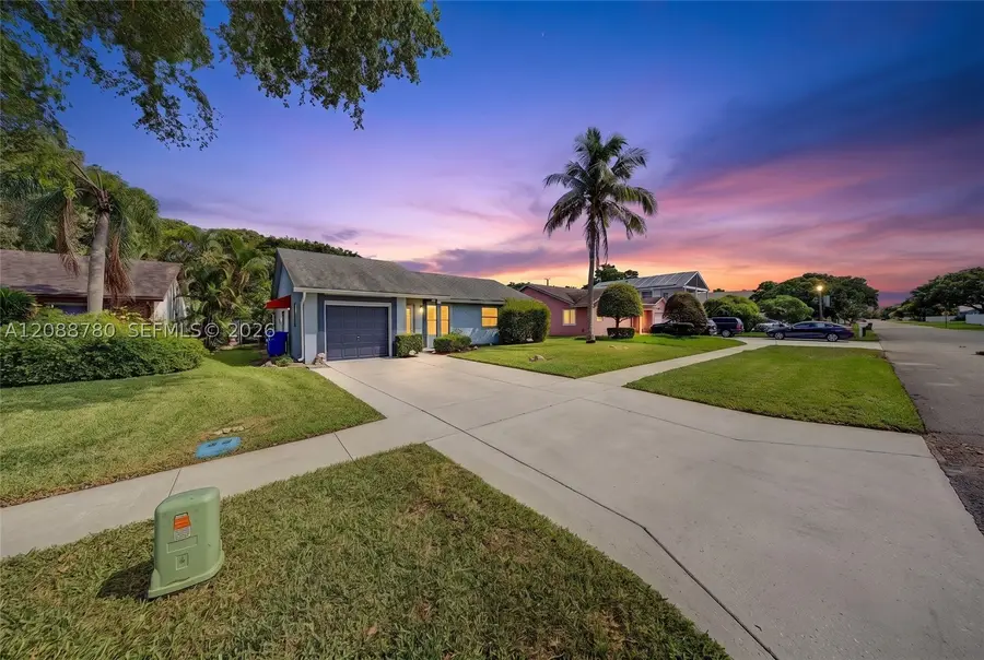 8405 SW 19th St, North Lauderdale, FL 33068 - #2