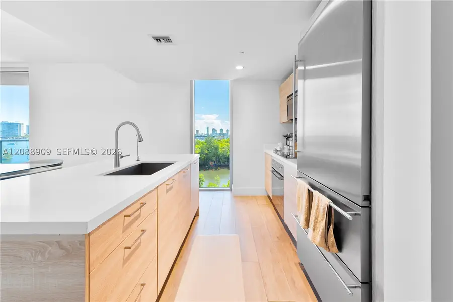 16385 Biscayne Blvd #707, North Miami Beach, FL 33160 - #2