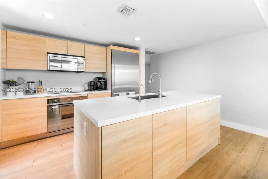 16385 Biscayne Blvd #707, North Miami Beach, FL 33160 - #3