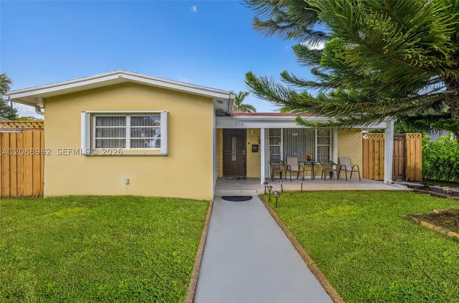 304 SW 68th Ave, Pembroke Pines, FL 33023 - #2