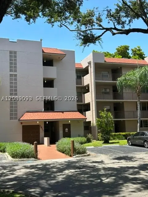 1811 Sabal Palm Dr #204, Davie, FL 33324