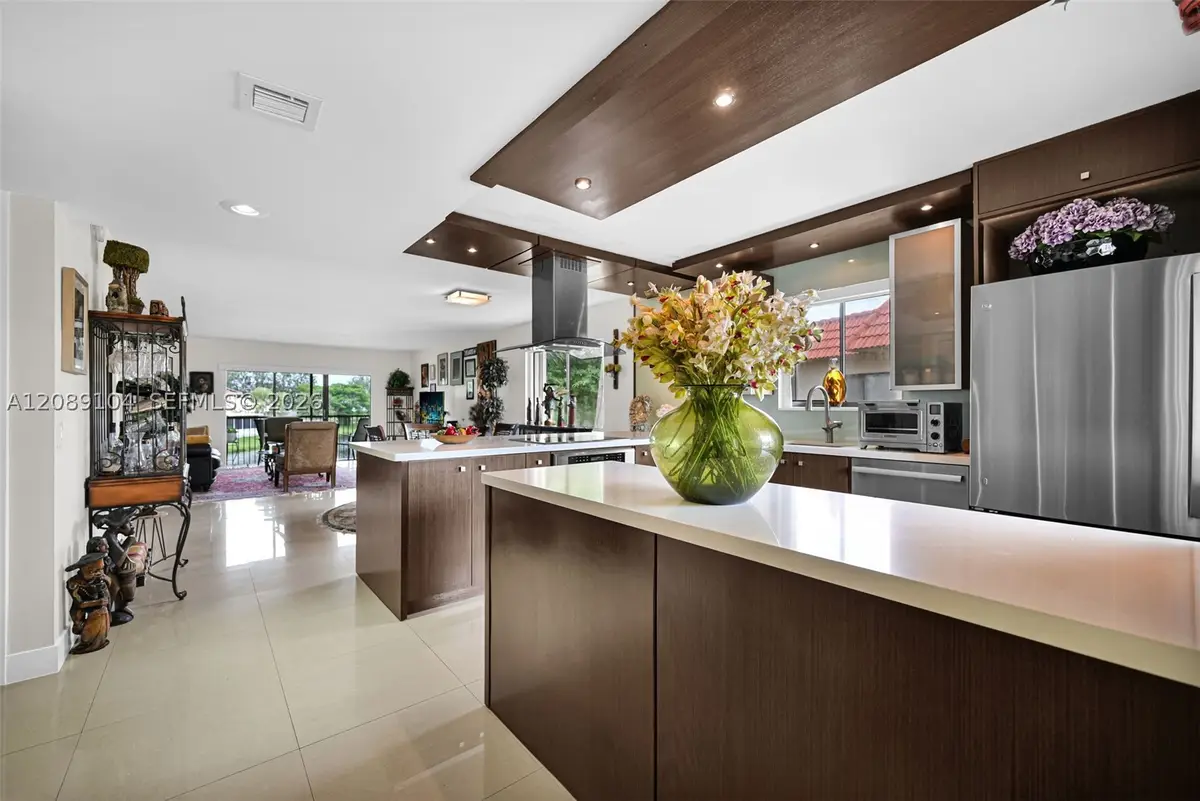374 Lakeview Dr #204, Weston, FL 33326 - #1