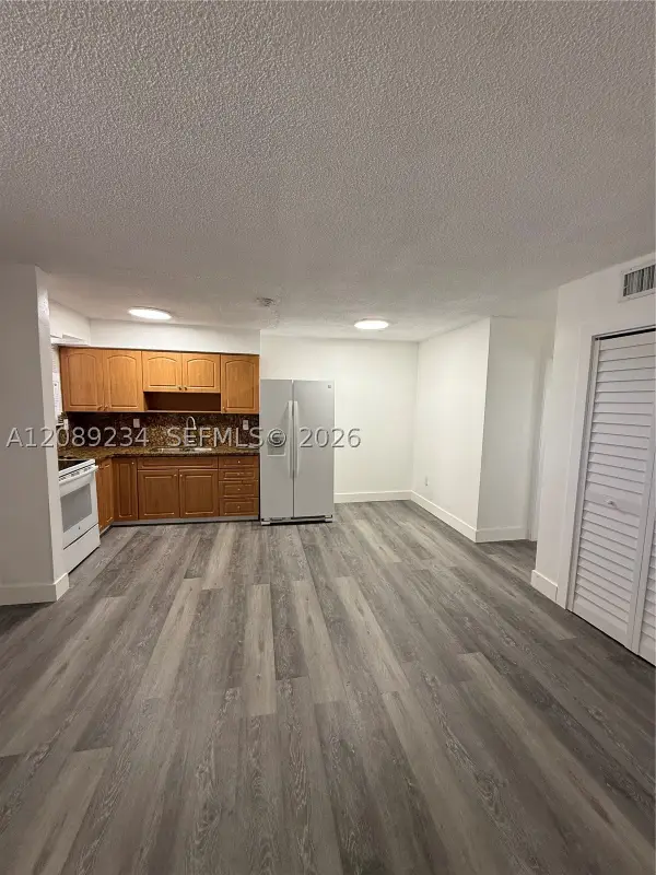 2385 NW 11th St #C31, Miami, FL 33125