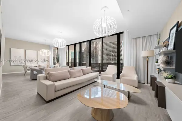 1000 Brickell Plaza #TH1812, Miami, FL 33131