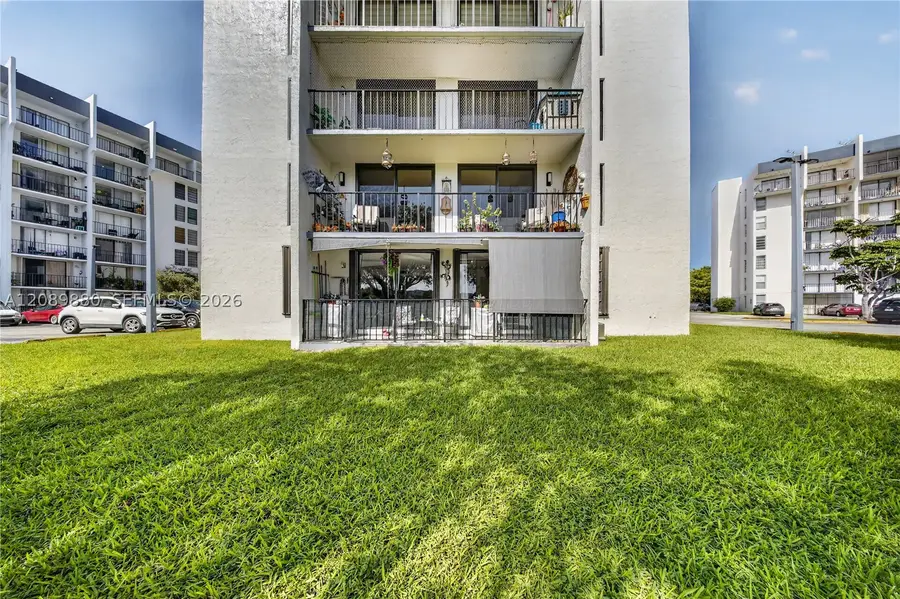 9686 Fontainebleau Blvd #106, Miami, FL 33172 - #2