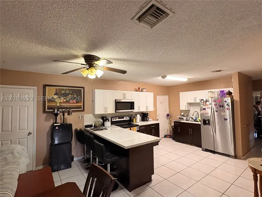671 E 39th St, Hialeah, FL 33013 - #3