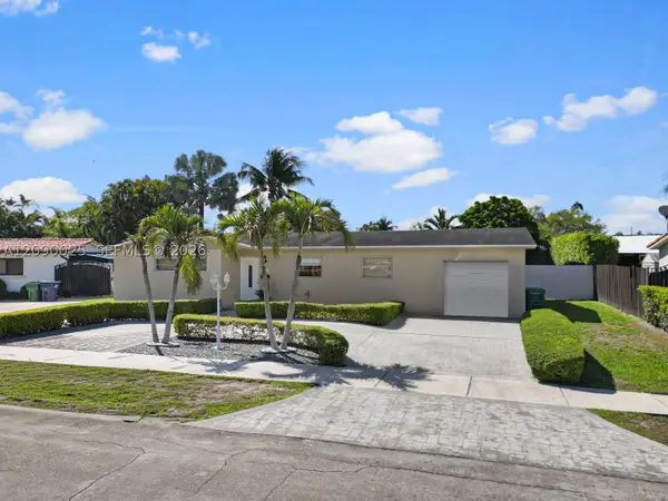 8530 NW 179th St, Hialeah, FL 33015