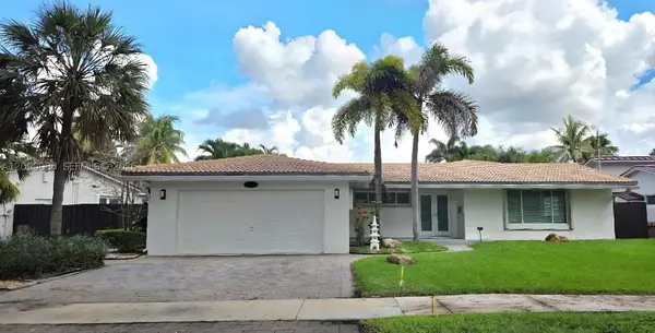 7311 Sabal Dr, Miami Lakes, FL 33014