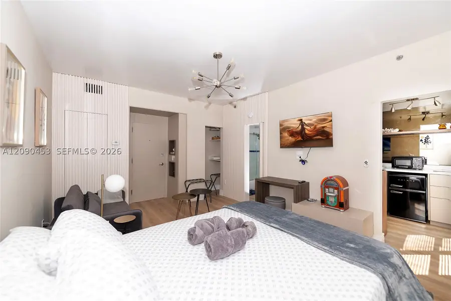 918 Ocean Dr #206, Miami Beach, FL 33139 - #2