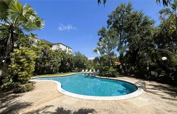 6900 N Kendall Dr #A310, Pinecrest, FL 33156