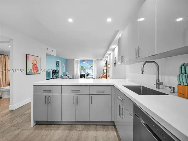 400 SE 10th St #303, Deerfield Beach, FL 33441