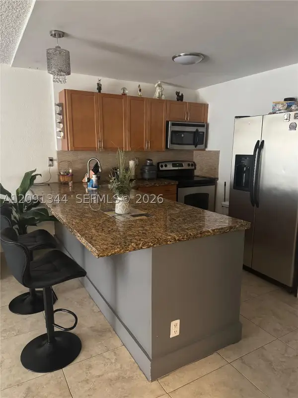 4550 NW 9th St #901E, Miami, FL 33126