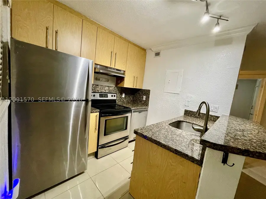 811 NE 14th Pl #4, Fort Lauderdale, FL 33304 - #2