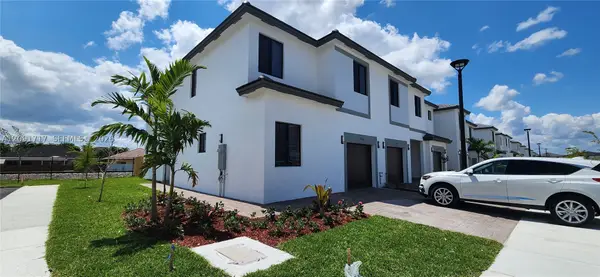 15720 SW 136th Way, Miami, FL 33196