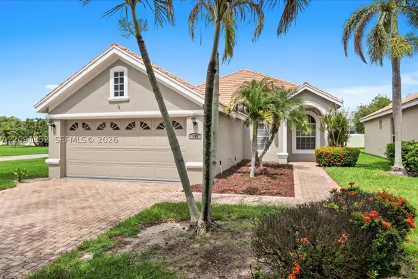 827 SW Lake Charles Cir, Port St Lucie, FL 34986