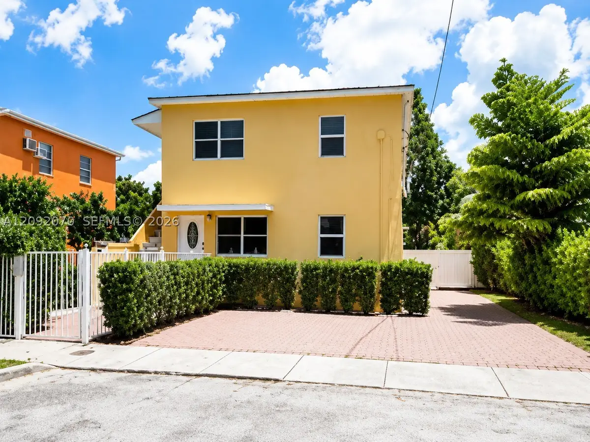 985 SW 10th St, Miami, FL 33130 - #1
