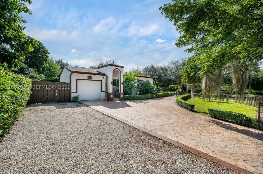 589 Miller Dr, Miami Springs, FL 33166 - #2