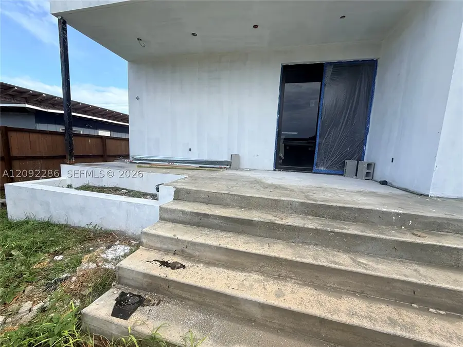 3075 NW 17th St, Miami, FL 33125 - #2