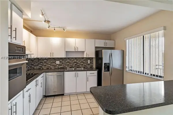 321 Lakeview Dr #204, Weston, FL 33326