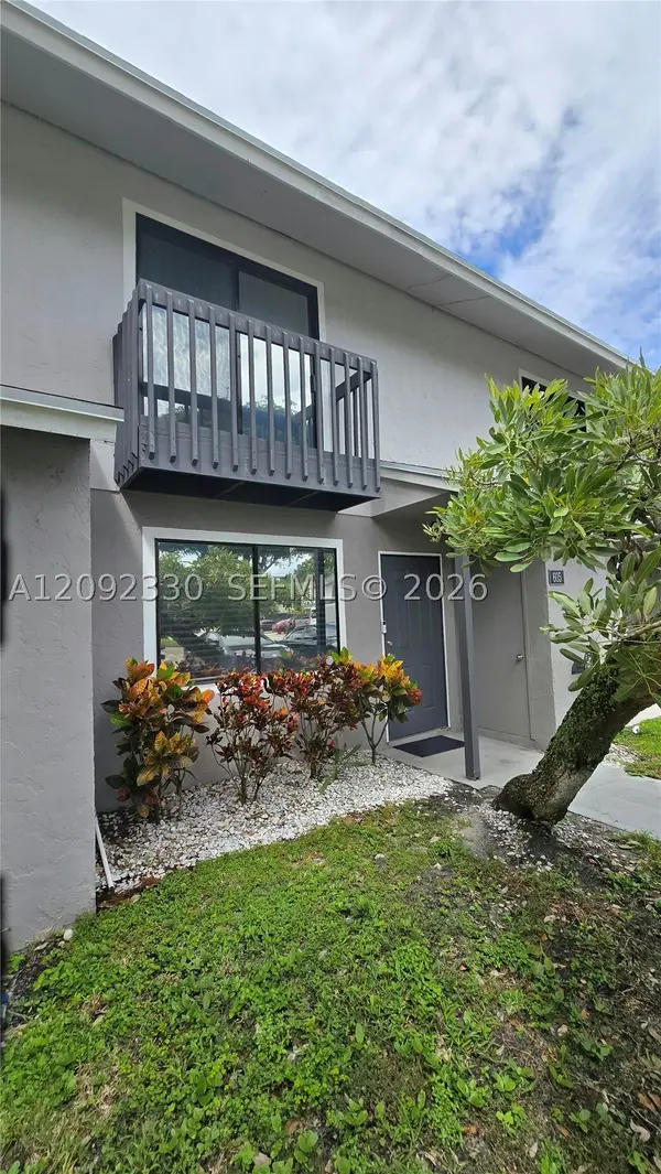 605 Riverside Dr, Green Acres, FL 33463
