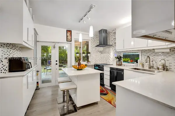 860 NE 127th St, North Miami, FL 33161