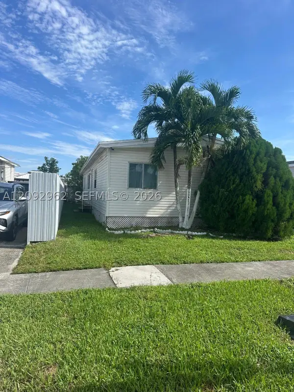 21551 NW 3rd Pl, Pembroke Pines, FL 33029