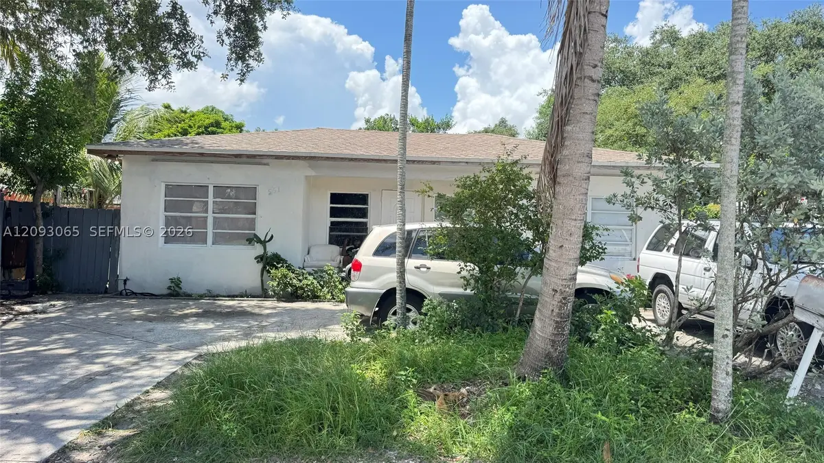 551 NE 159th St, Miami, FL 33162 - #1