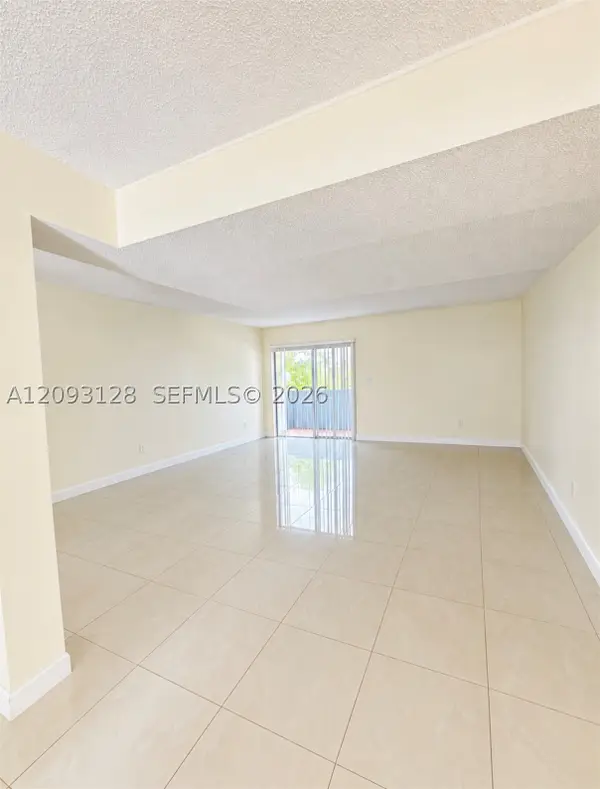 9357 Fontainebleau Blvd #D310, Miami, FL 33172