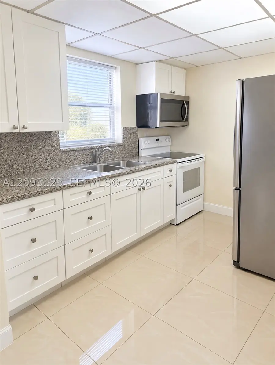 9357 Fontainebleau Blvd #D310, Miami, FL 33172 - #3