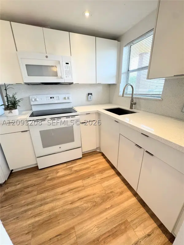 8500 Sunrise Lakes Blvd #103, Sunrise, FL 33322