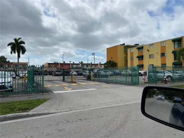 666 W 81st St #127, Hialeah, FL 33014