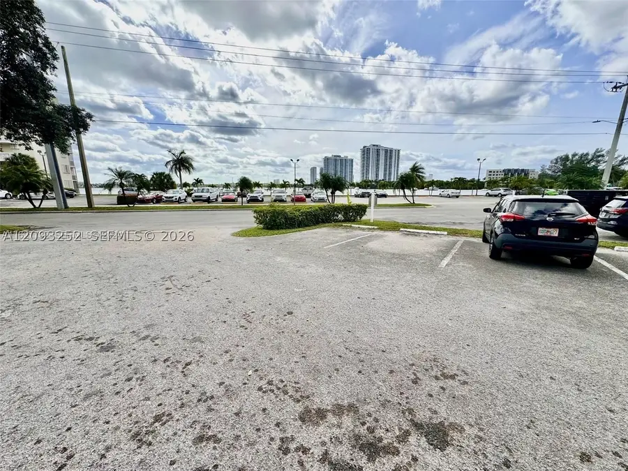 2905 Point East Dr #L102, Aventura, FL 33160 - #3