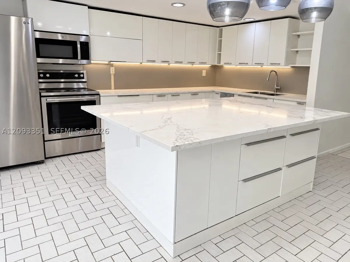 712 NE 26th Ave, Hallandale Beach, FL 33009 - #1