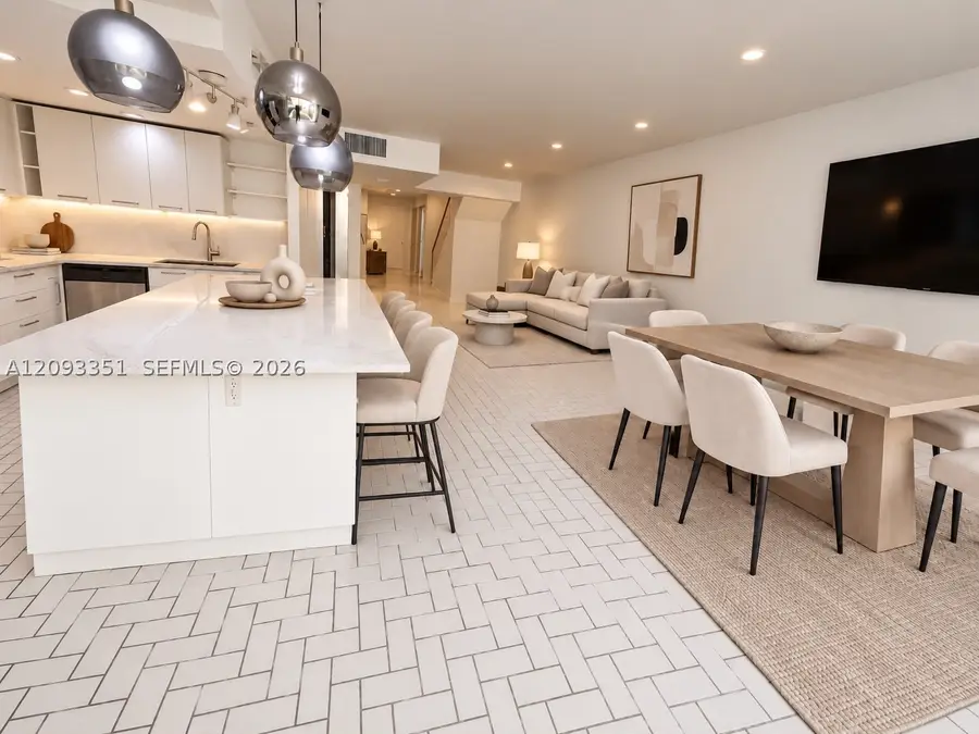 712 NE 26th Ave, Hallandale Beach, FL 33009 - #2