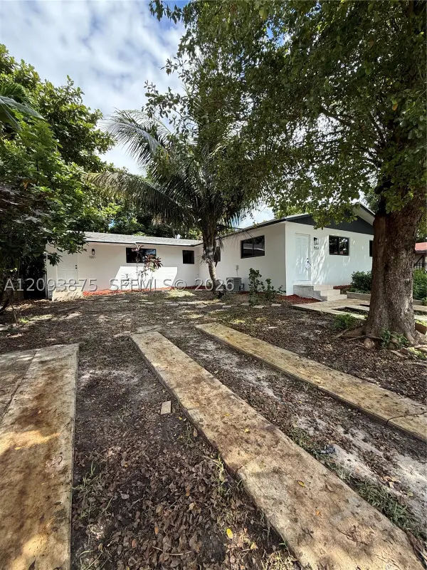 1551 NE 117th St, Miami, FL 33161
