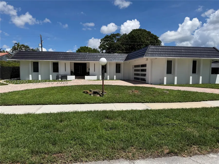 2215 NE 204th St, Miami, FL 33180 - #2