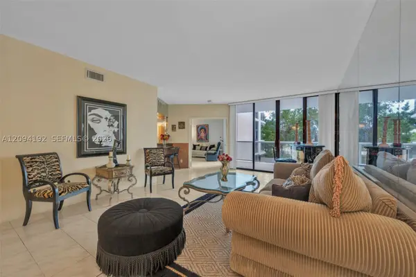 20281 E Country Club Dr #305, Aventura, FL 33180