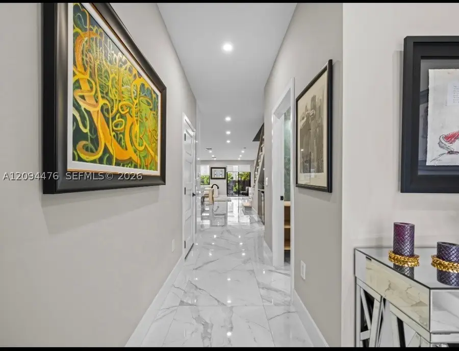 307 SW 10th St, Fort Lauderdale, FL 33315 - #2