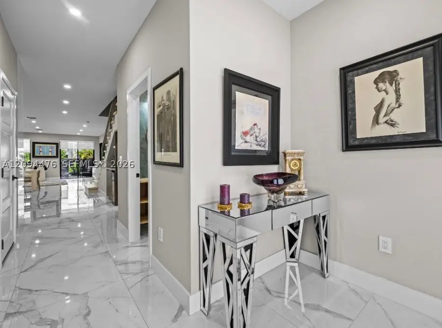 307 SW 10th St, Fort Lauderdale, FL 33315 - #3
