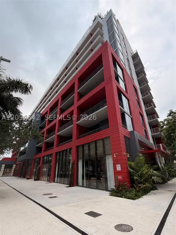90 NE 32 #823, Miami, FL 33137